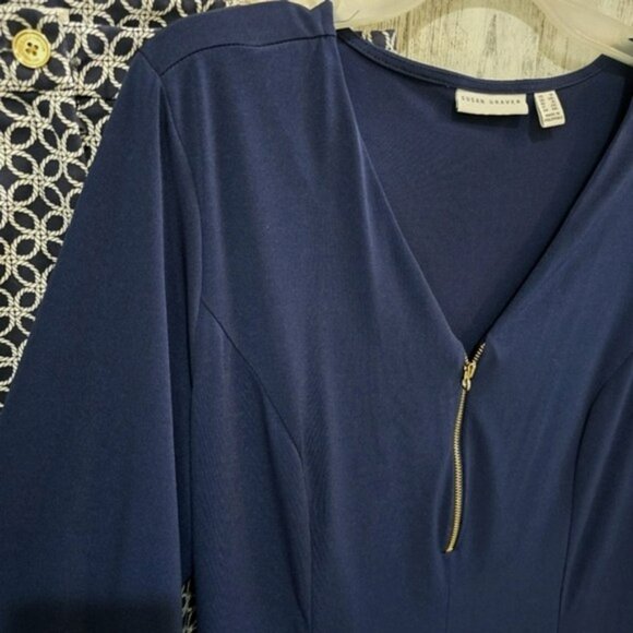 Susan Graver Women's Blouse Size 1X Navy Blue Gold Zipper Office Stretchy V Neck - Picture 7 of 14